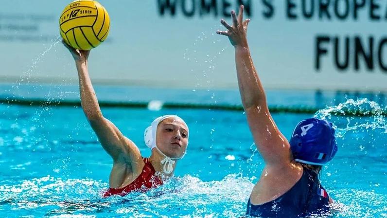 Jogadora de Polo Aquático