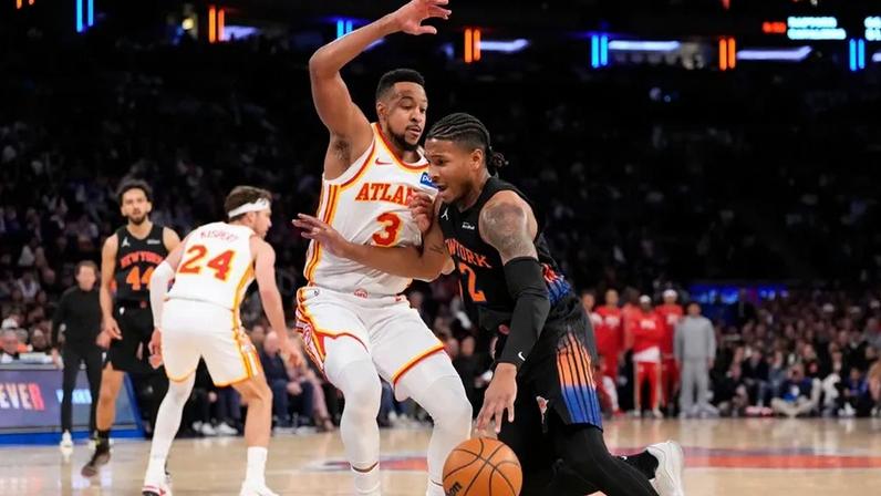 CJ McCollum a defender Miles McBride