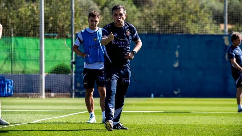 Luís Castro cita Mourinho e Paulo Fonseca como referências
