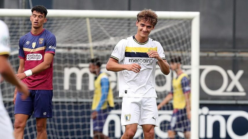 Famalicão vence Torreense 2-1 e recusa render-se