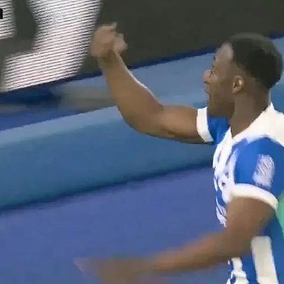 Welbeck marca ao Chelsea e faz celebração em homenagem a Cristiano Ronaldo