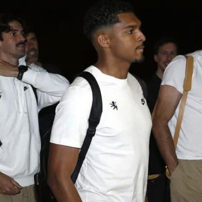Pirotecnia junto ao hotel do Sporting durante a madrugada