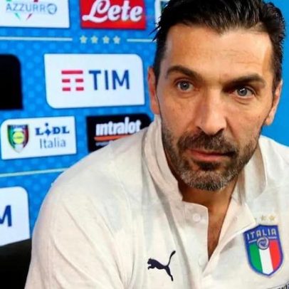 Buffon comenta o falhanço italiano com ironia sobre extraterrestres