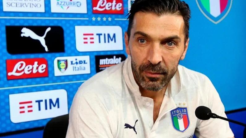 Buffon comenta o falhanço italiano com ironia sobre extraterrestres