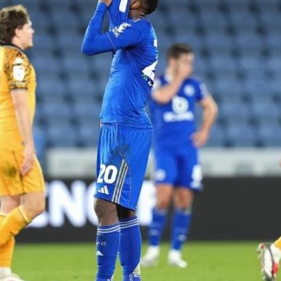 Leicester cai para a 3.ª Divisão dez anos após ter sido campeão