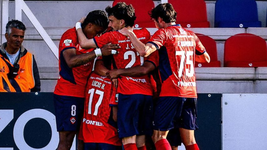 Oliveirense vence Benfica B por 3-0 e continua na luta pela permanência