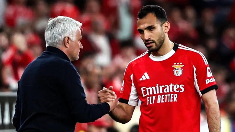 Pavlidis regressa para disputar o título; duelo com Suárez anima a fase final