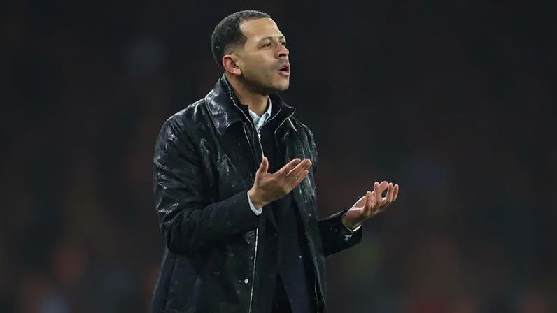 Bastidores da saída de Liam Rosenior do Chelsea