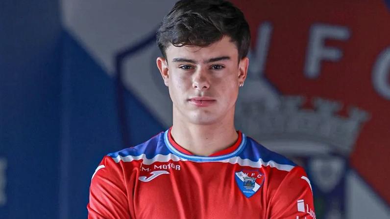 Manu Teixeira, ex-FC Porto e Sp. Braga, assina contrato profissional com o Gil Vicente