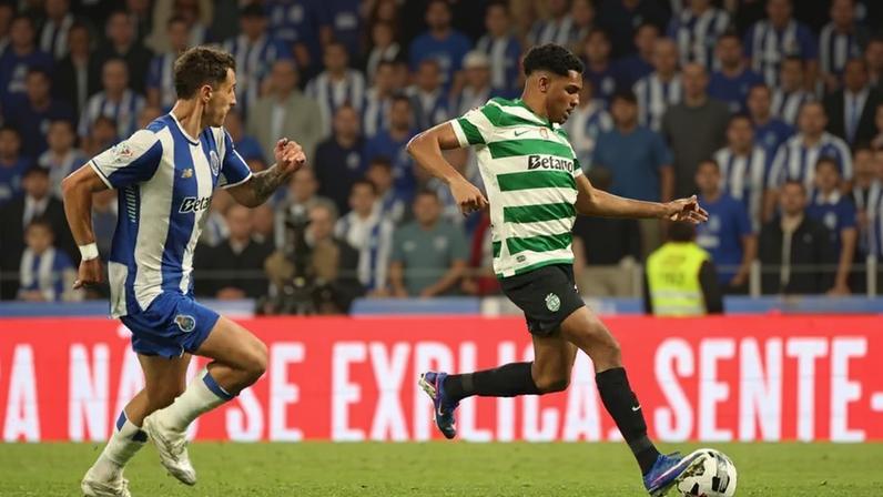 Luís Guilherme no clássico no Estádio do Dragão