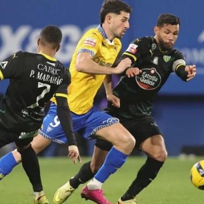 Alejandro Marqués na porta de saída do Estoril, com interessados no Brasil
