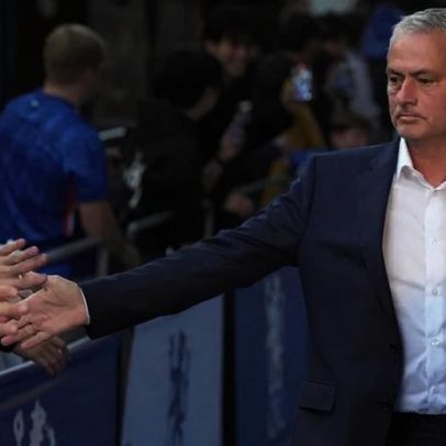 Adepto do Chelsea liga em directo e pede regresso de Mourinho