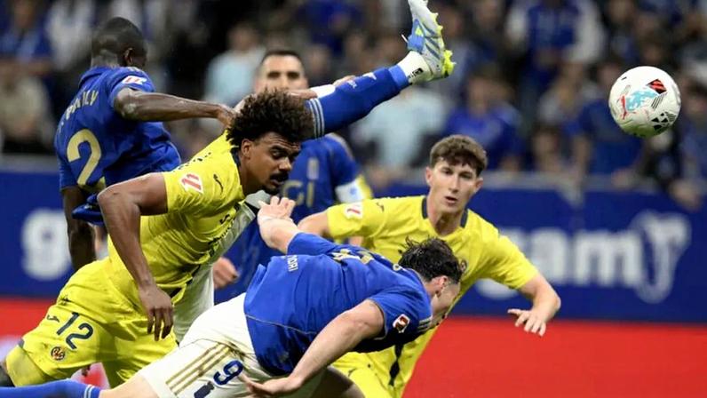 Renato Veiga durante o Real Oviedo-Villarreal