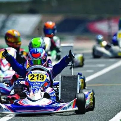 Piloto de 17 anos é agredido após ser ultrapassado numa prova de karting