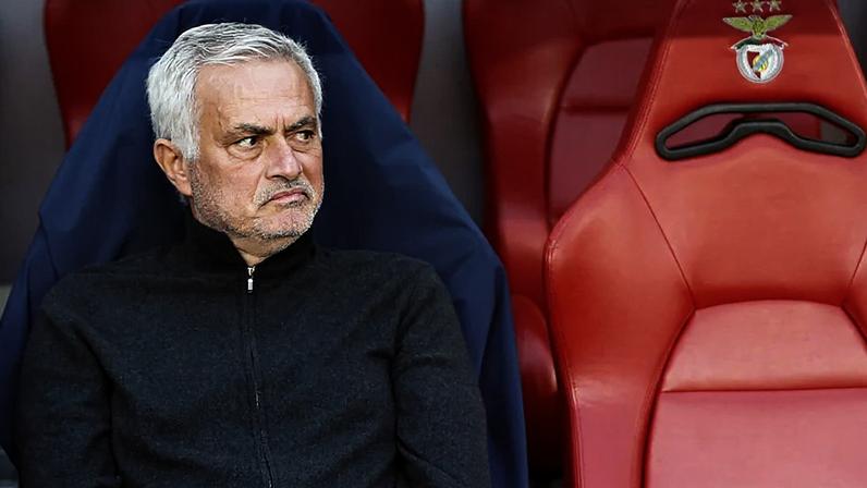 José Mourinho no banco do Benfica