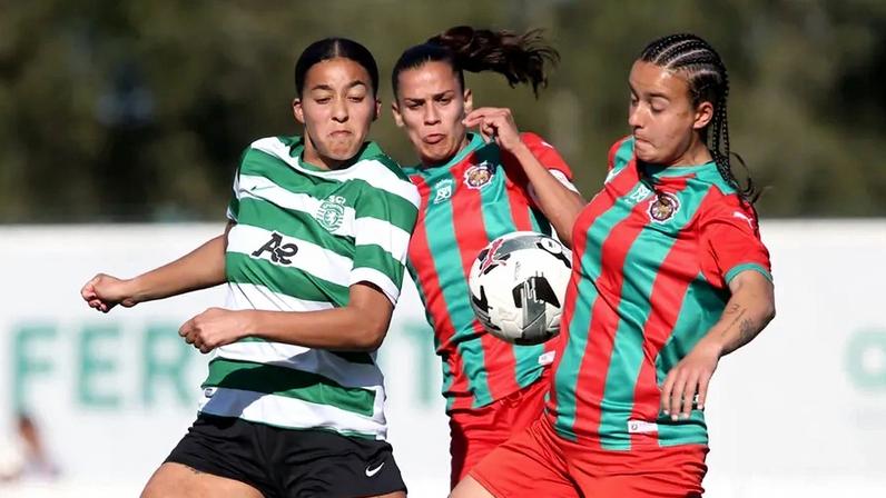 Carolina Ferreira (dta.) vai deixar o Marítimo para representar um grande