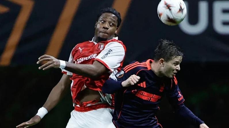 Arrey-Mbi corre contra o tempo