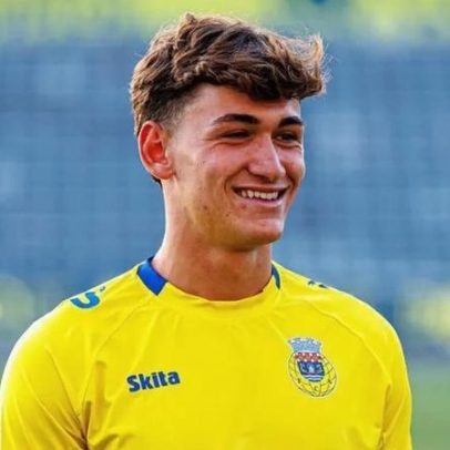 Mateo Flores garante continuidade no clube