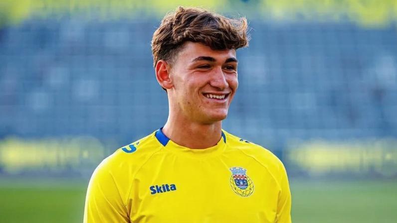 Mateo Flores garante continuidade no clube