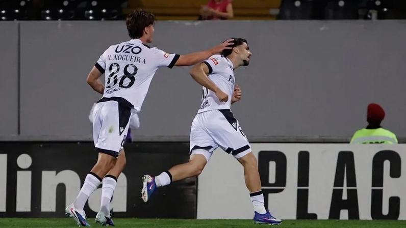 Tony Strata em destaque