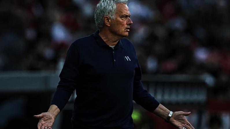 José Mourinho tem sido apontado à sucessão a Arbeloa