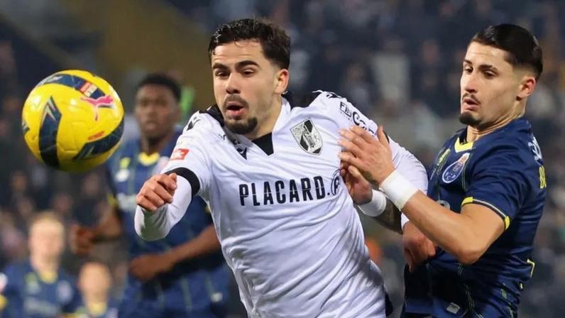 Tony Strata, V. Guimarães