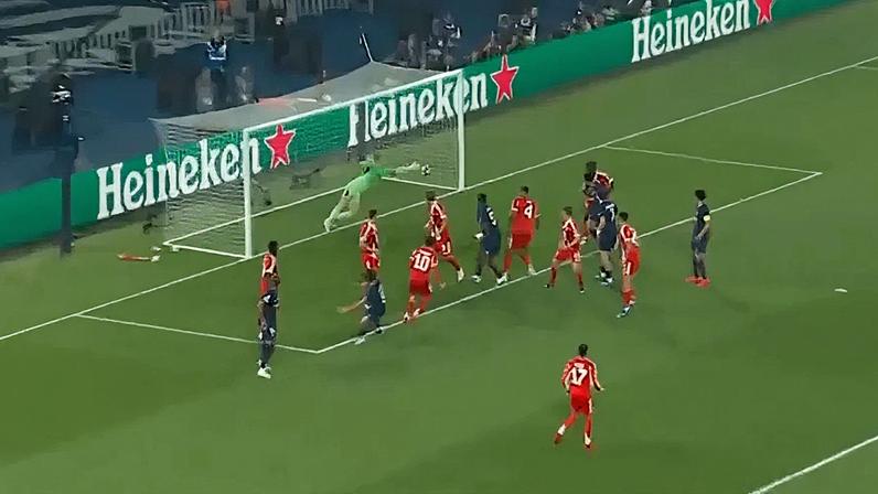 Golo de João Neves no PSG-Bayern