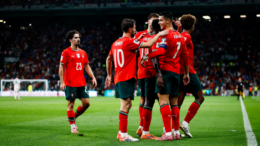 Jogadores da Seleção Nacional festejam um golo