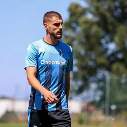 Hristov mira o eixo defensivo do Vizela