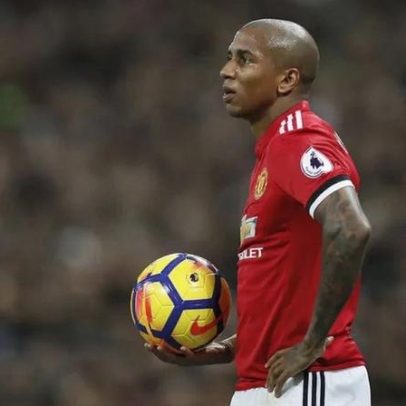 Ashley Young encerra carreira aos 40 anos