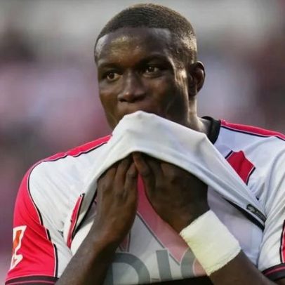 Defesa-central do Rayo Vallecano apontada ao Benfica