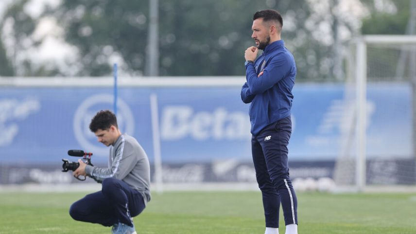 Dupla da equipa B treina na preparação do jogo que pode ser titular