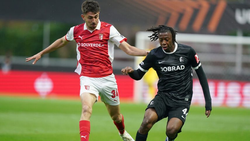 Demir Tiknaz admite dificuldade em chegar a Istambul com apenas um jogo