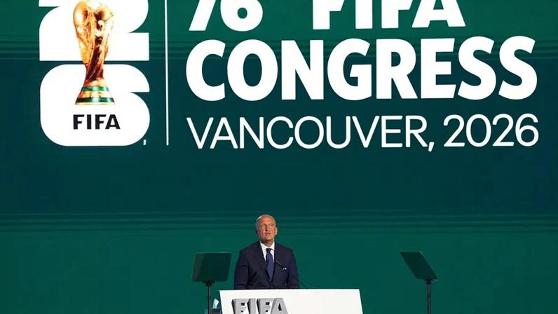 Collina aponta Proença como exemplo no Congresso da FIFA