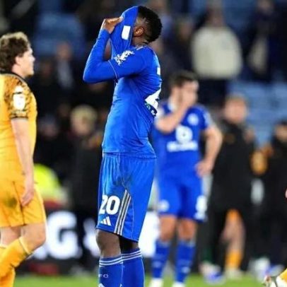 Leicester despromovido à League One dez anos após o título da Premier
