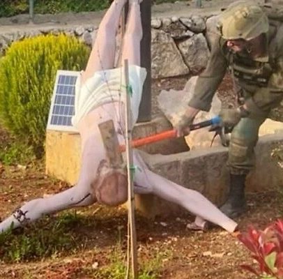 Soldado israelita destrói imagem de Jesus crucificado no Líbano