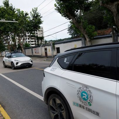 Robotáxis paralisados na China por falha informática