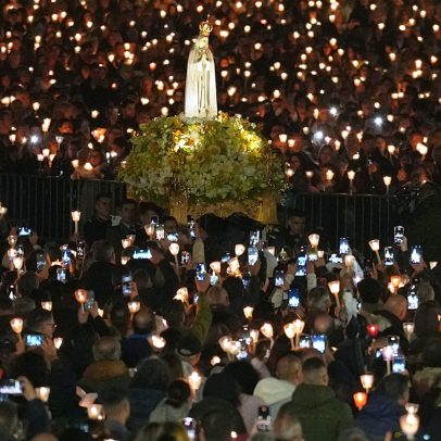 Portugal: 250 mil peregrinos reúnem-se em Fátima na missa anual de velas