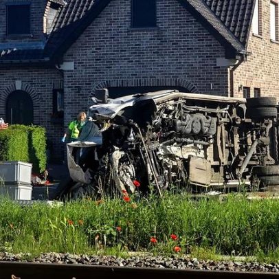 Bélgica: imagens após choque mortal entre comboio e carrinha escolar