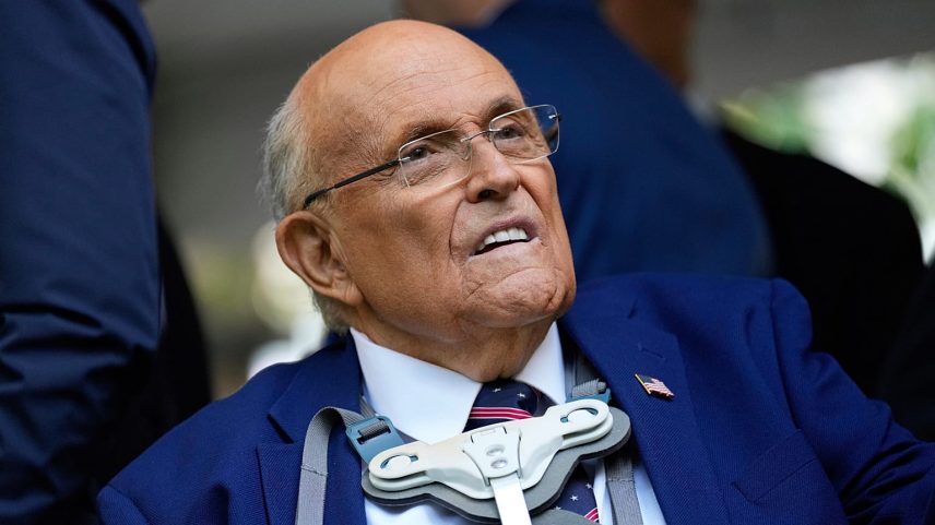 Foto de arquivo: Rudy Giuliani participa na cerimónia de comemoração do aniversário dos ataques terroristas de 11 de setembro de 2001, em Nova Iorque, a 11 de setembro de 2025.