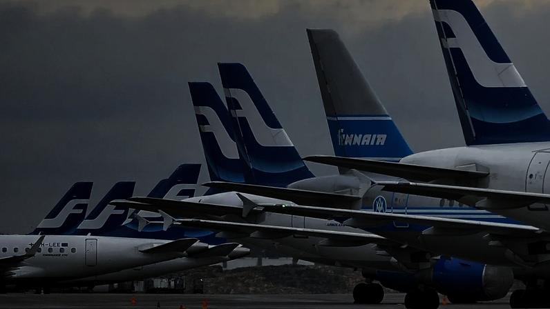 Aeroporto de Helsínquia retoma operações após alerta de drones que suspendeu voos