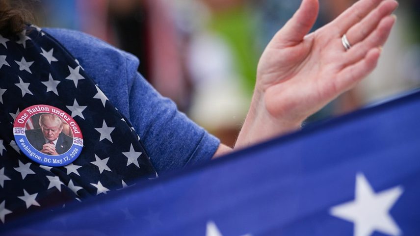 Milhares reúnem-se em Washington em vigília de oração pró-Trump