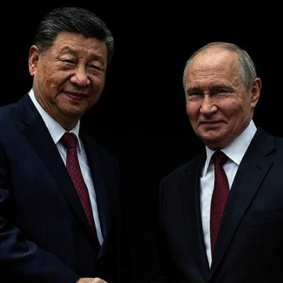 Xi Jinping recebe Putin em cerimónia oficial na China