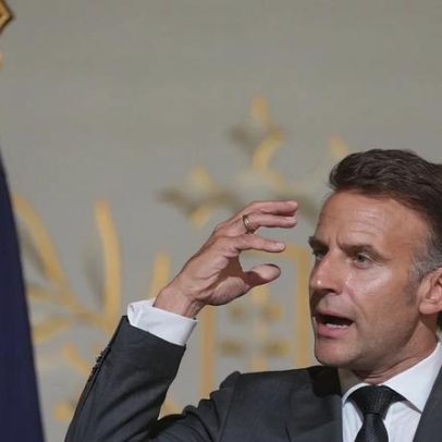 Macron apoia revogação do Código Negro e avisa cautela sobre reparações