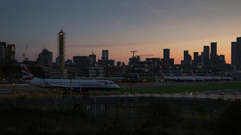 Aviões no aeroporto London City