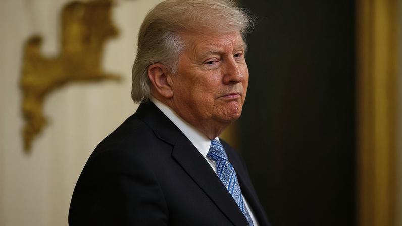 Presidente dos EUA Donald Trump sorri durante um encontro com pequenos empresários na Sala Oriental da Casa Branca, Washington DC, 4 de maio de 2026