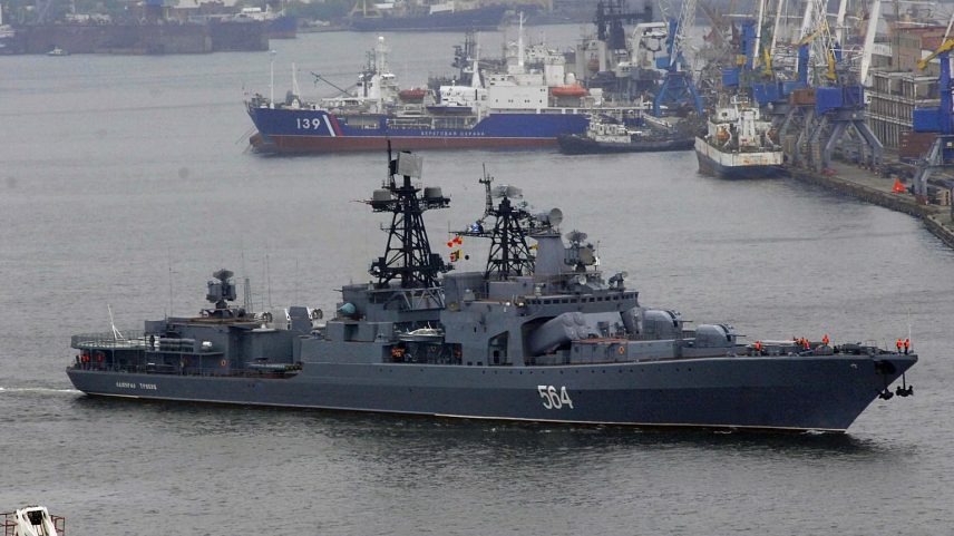 Navios de guerra russos escoltam frota fantasma junto a Maiorca, Espanha