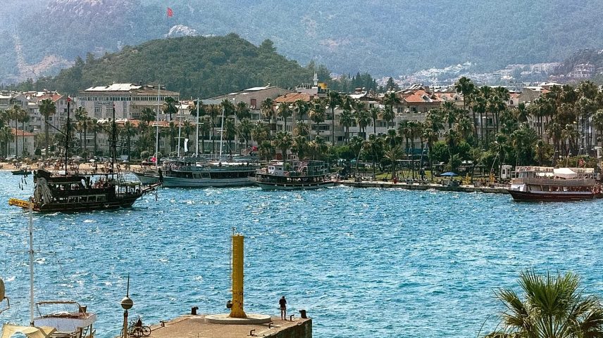 Grécia ou Turquia: qual oferece férias de Verão mais baratas aos europeus?
