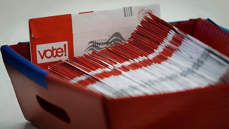 Juiz recusa travar ordem de Trump sobre lista de eleitores e voto por correio