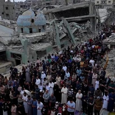 Gaza em guerra: palestinianos celebram Eid al-Adha entre escombros
